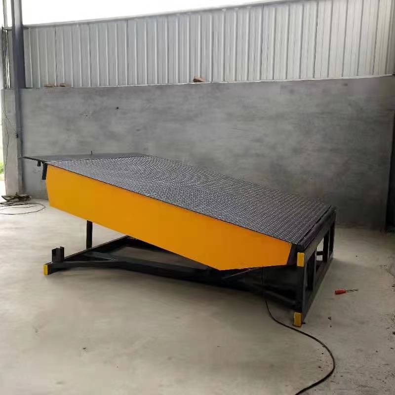 固定式登車(chē)橋載重5-10噸，角度可調(diào)節(jié)，